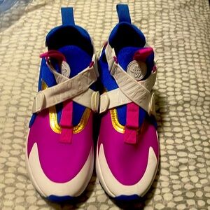 Vibrant royal blue, fushia & white nike (boys size)